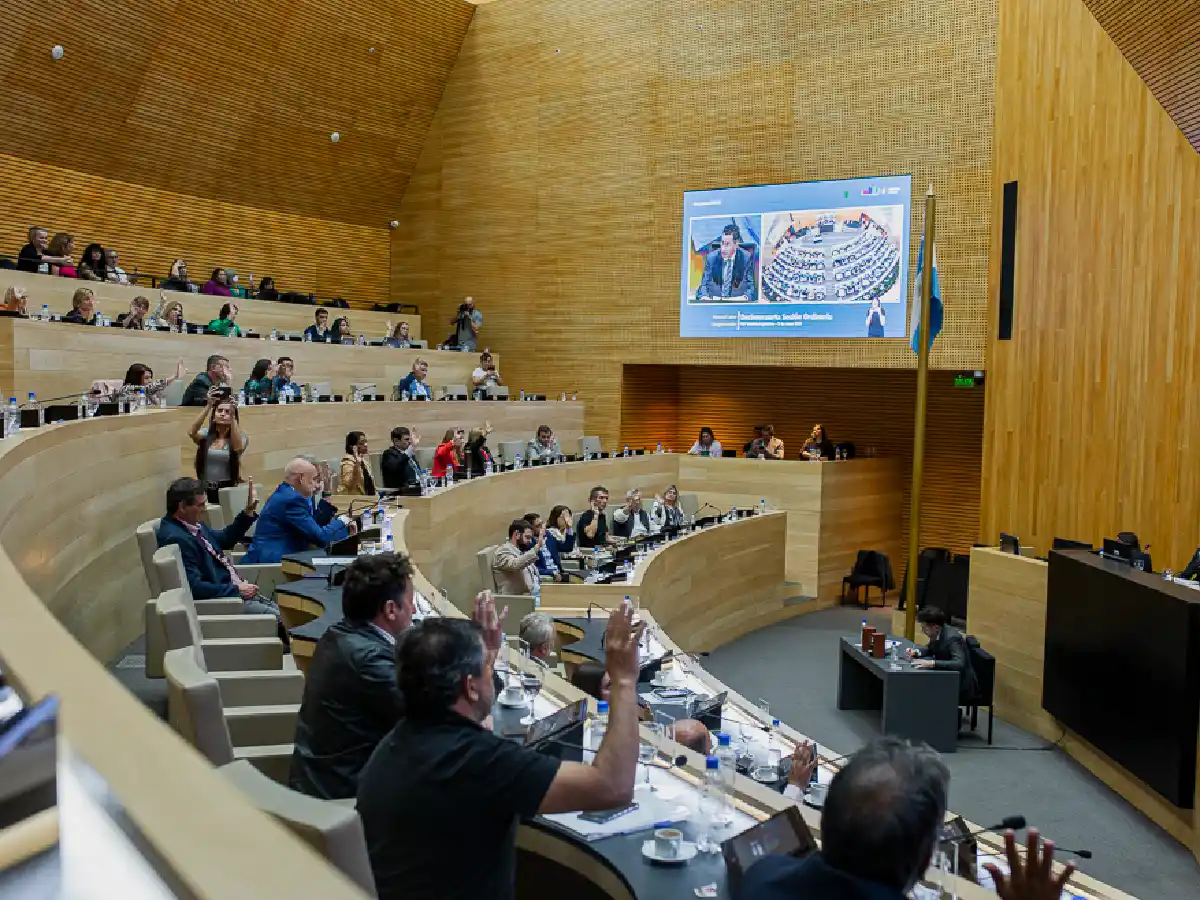 De qué trata la nueva ley de equipos de salud aprobada en Córdoba 