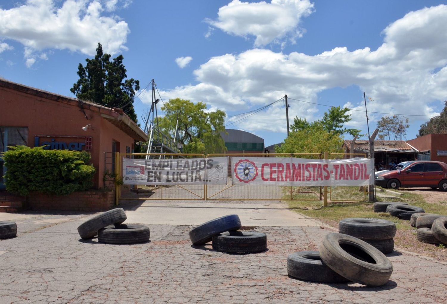 Tras la audiencia por Loimar, dejaron ingresar y salir a la camioneta que llevaba insumos a TandilCeram