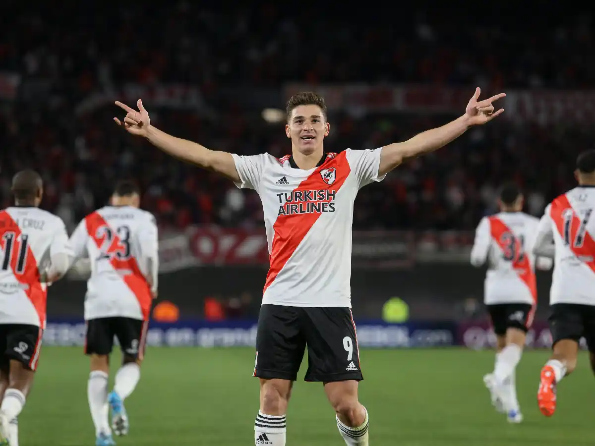 River aplastó a Alianza Lima con seis goles de Álvarez