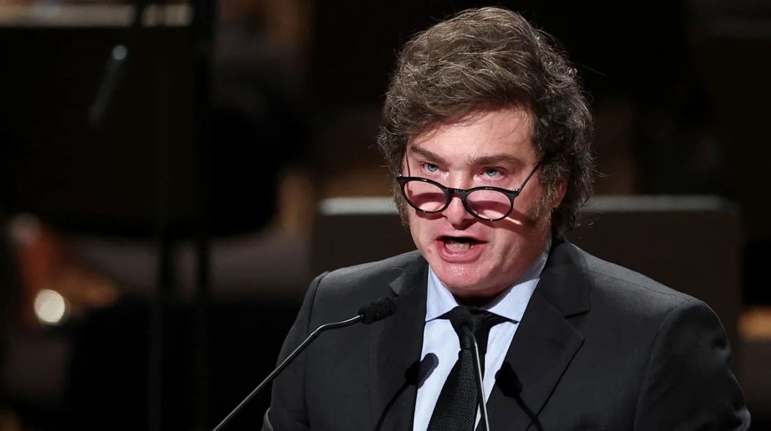 Milei dijo que Alfonsín fue impulsor de “un golpe de Estado” y la UCR reaccionó
