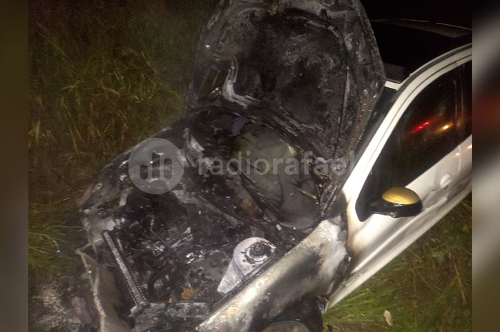 incendio PEUGEOT 206 ruta 13 clucellas - 3