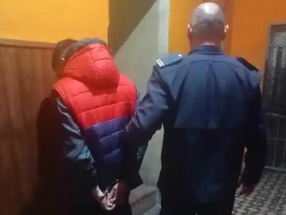 La policía aprehendió a un hombre que robó $2000 de un lavadero