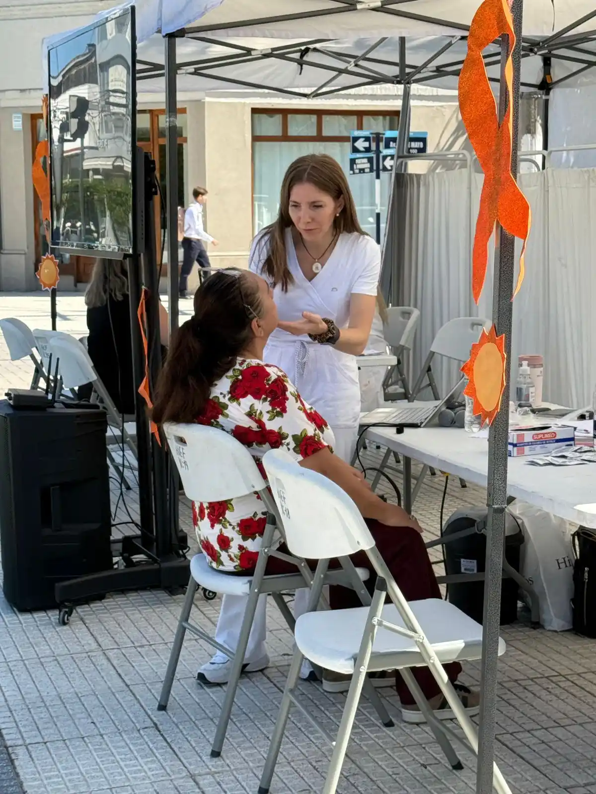 En la Peatonal, se realiza una jornada intensiva de controles gratuitos de piel