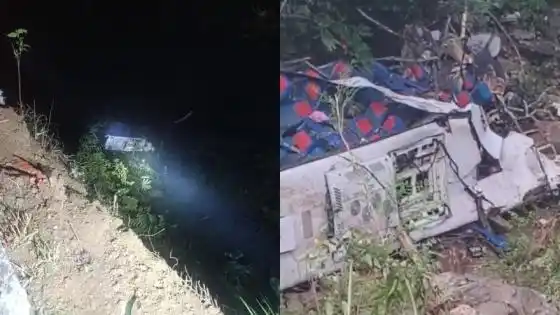 Hay al menos 17 muertos, entre ellos el conductor, y 20 heridos.