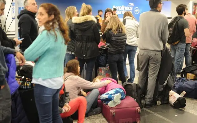 No habrá vuelos "hasta por lo menos las 10" por el conflicto gremial 