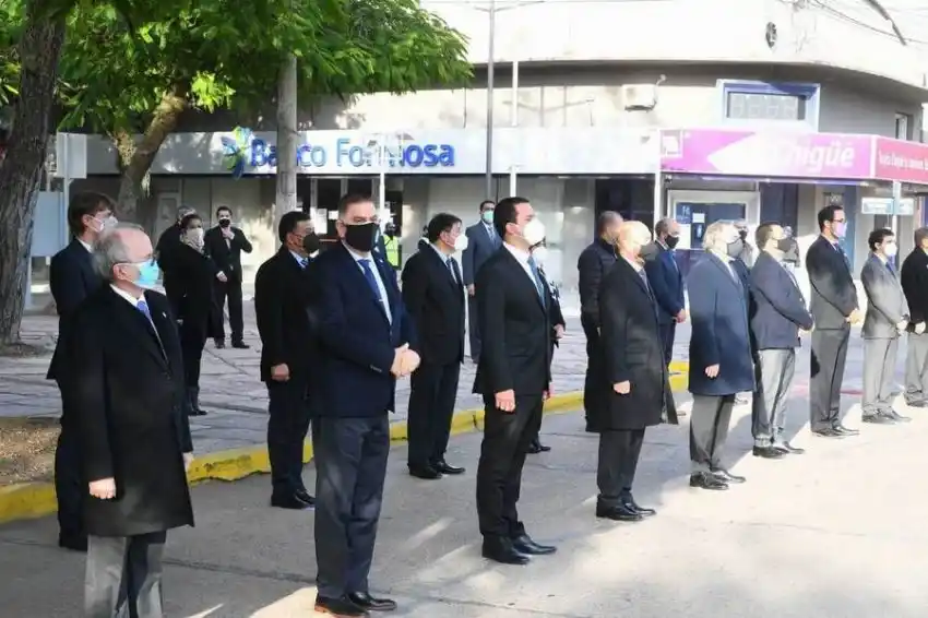 Insfrán encabezó acto por el Día de la Patria