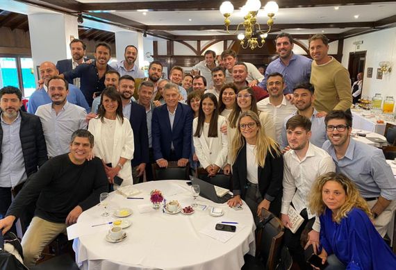 El concejal Juan Manazzoni participó de un curso de candidatos a intendentes con el expresidente Macri