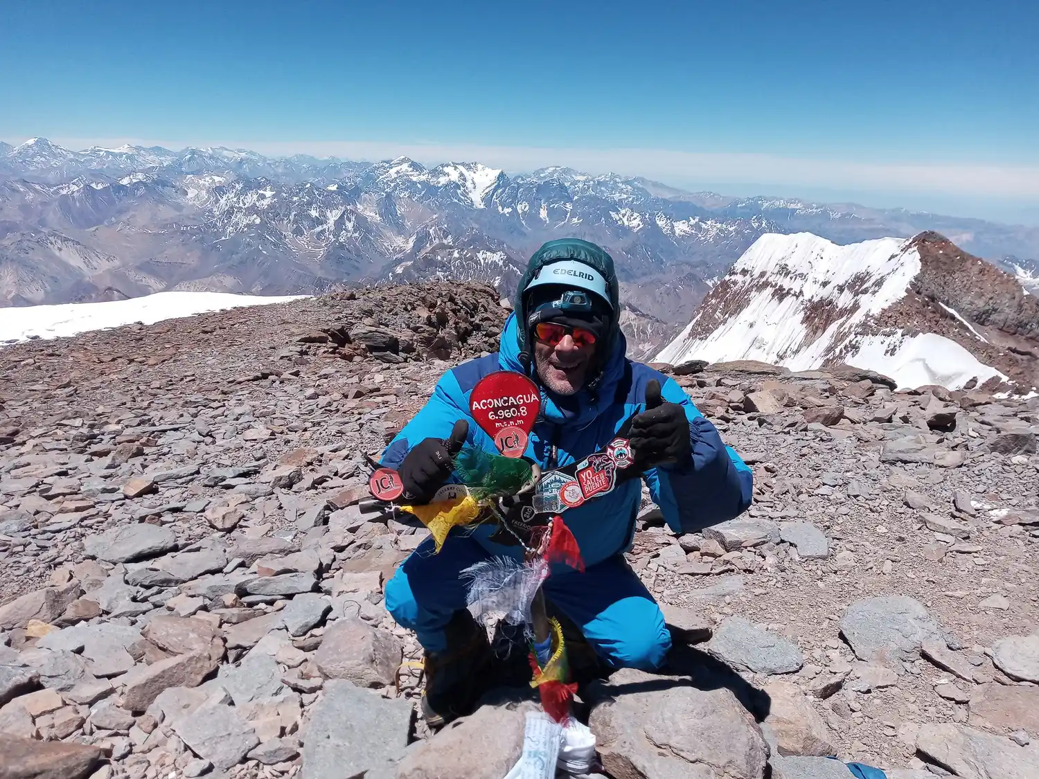 Martín Vázquez en la cima del Aconcagua.