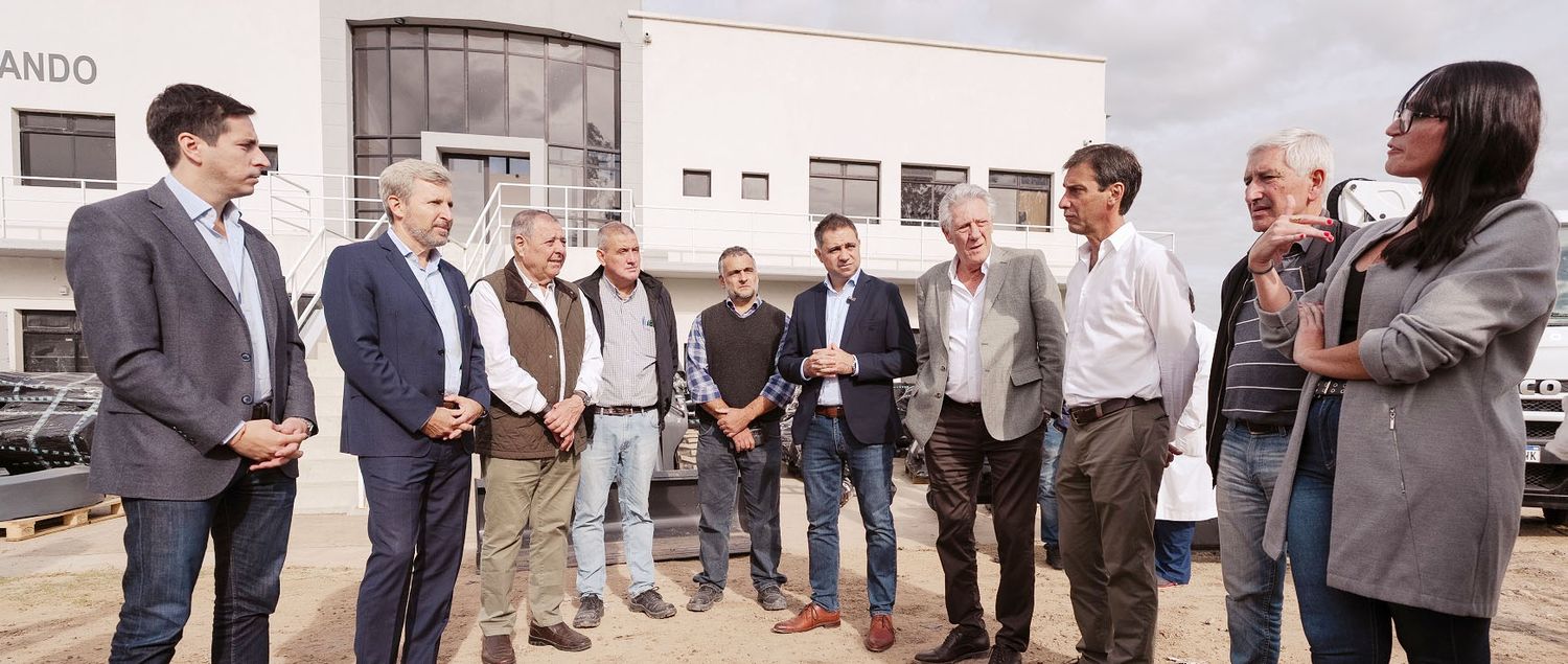 La provincia entregó equipamiento mecánico para fortalecer el saneamiento cloacal