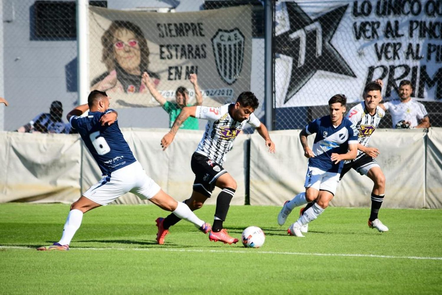 Alvarado volvió a caer como visitante