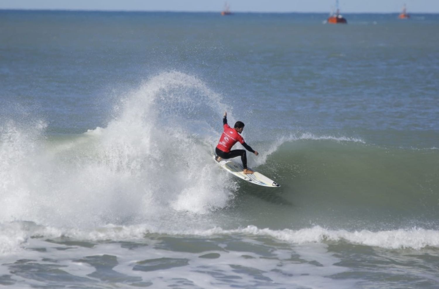 Comenzó la acción del mejor Surf