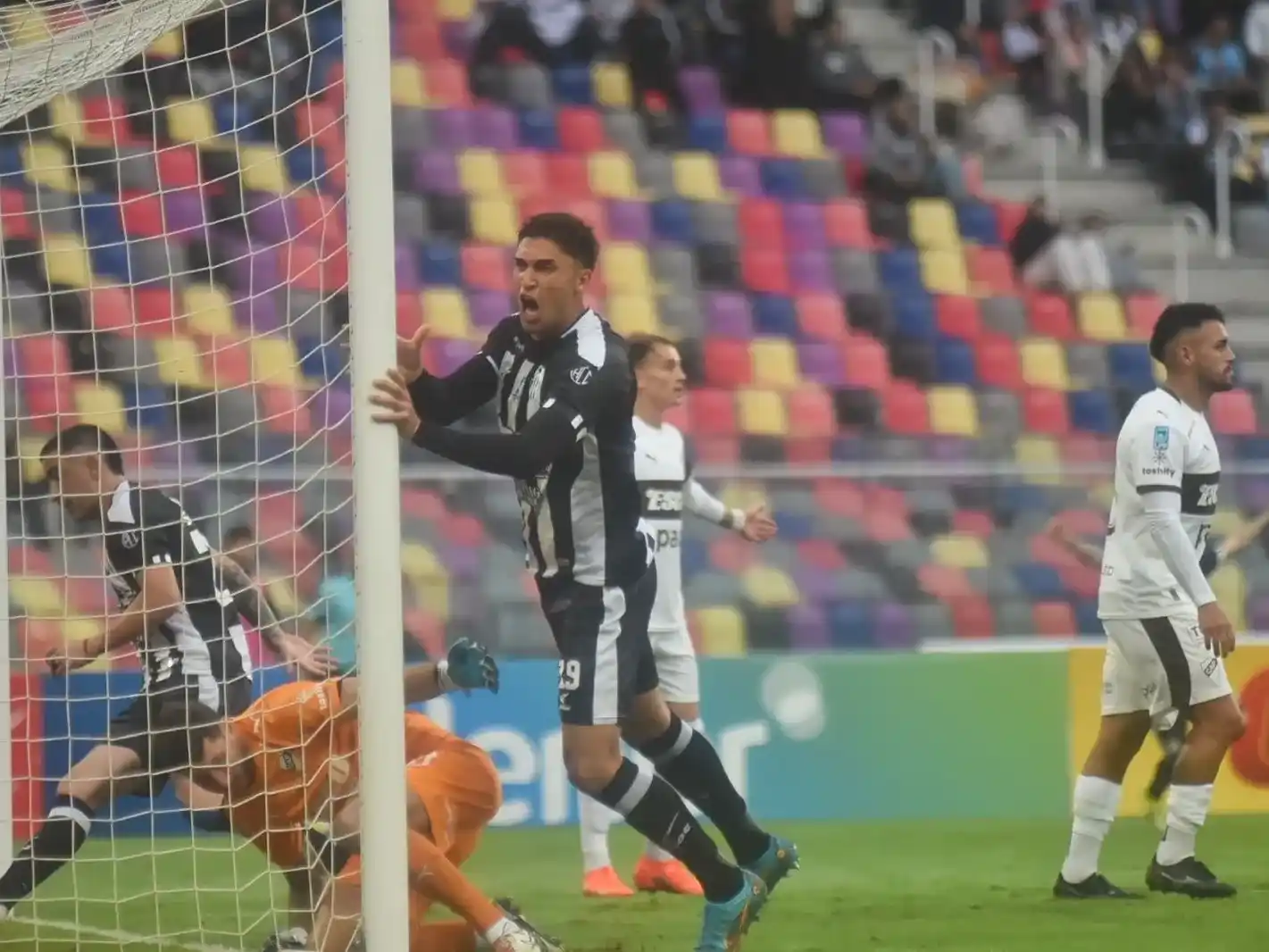 Central Córdoba ganó un partido cargado de goles