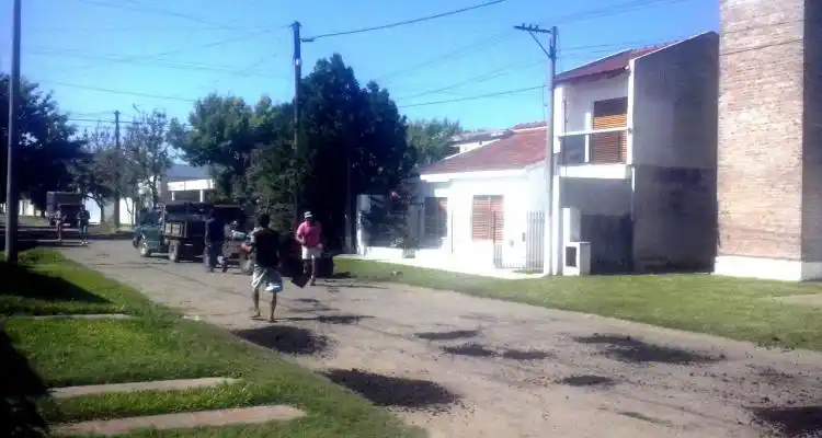 Por la inauguración del Jardín 908, reparan calles