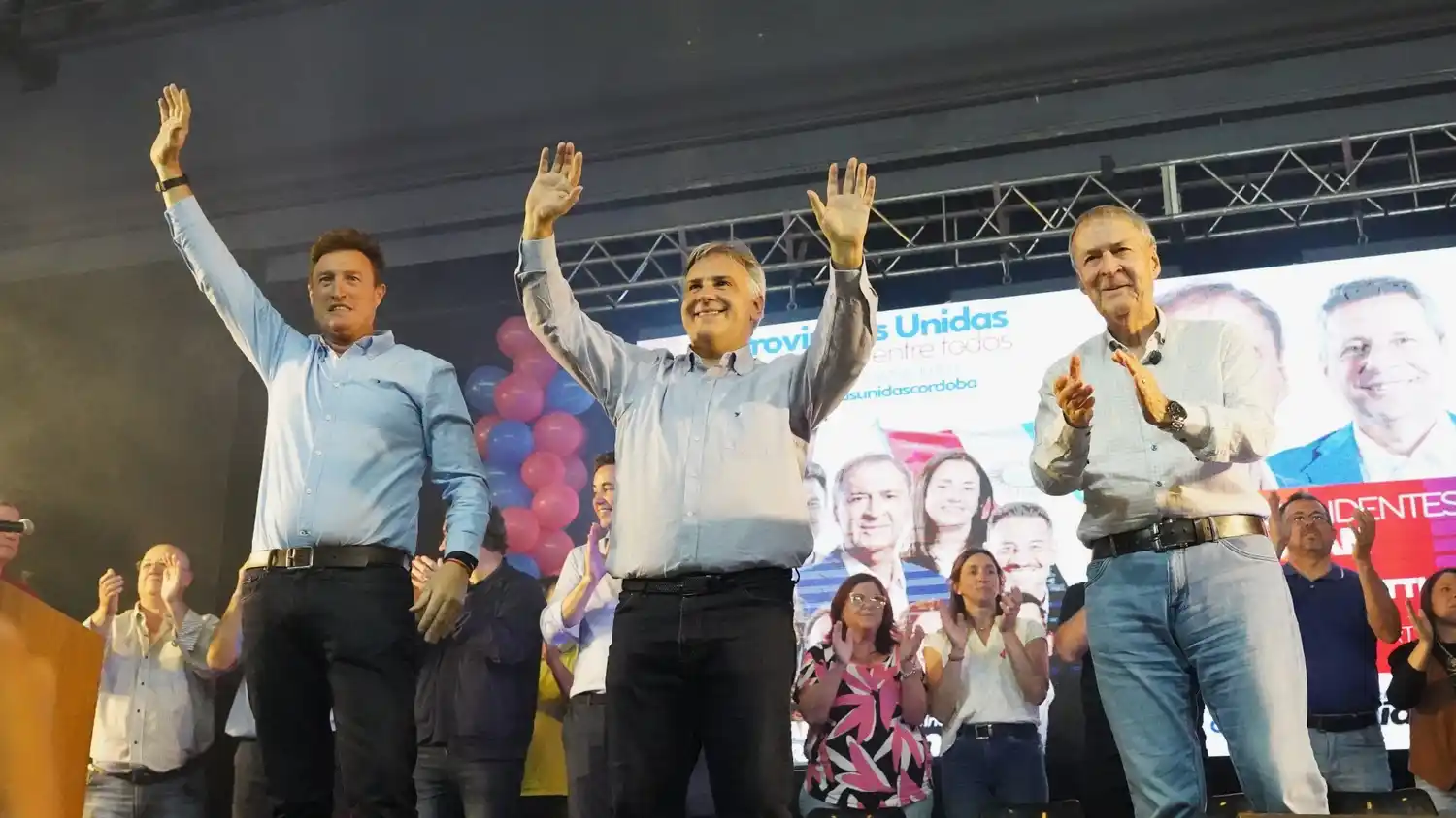 Llaryora, Schiaretti y García Aresca durante el acto partidario en Bomberos Voluntarios el lunes por la noche.
