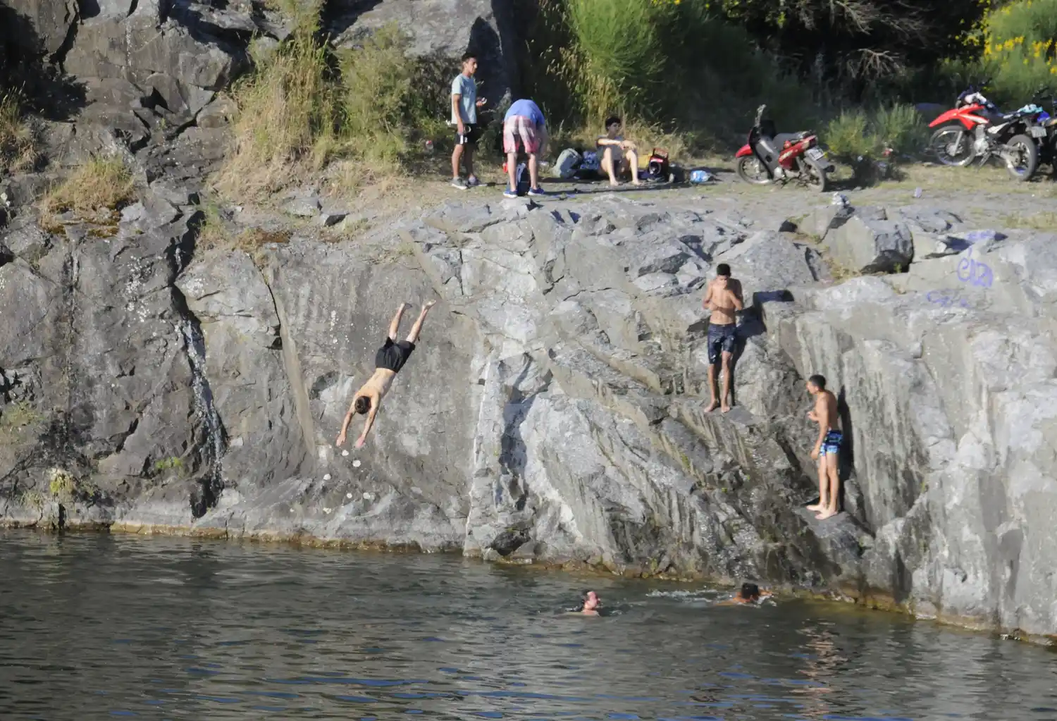 Las cavas de Cerro Leones, un paraíso natural que cada temporada aglutina a más personas