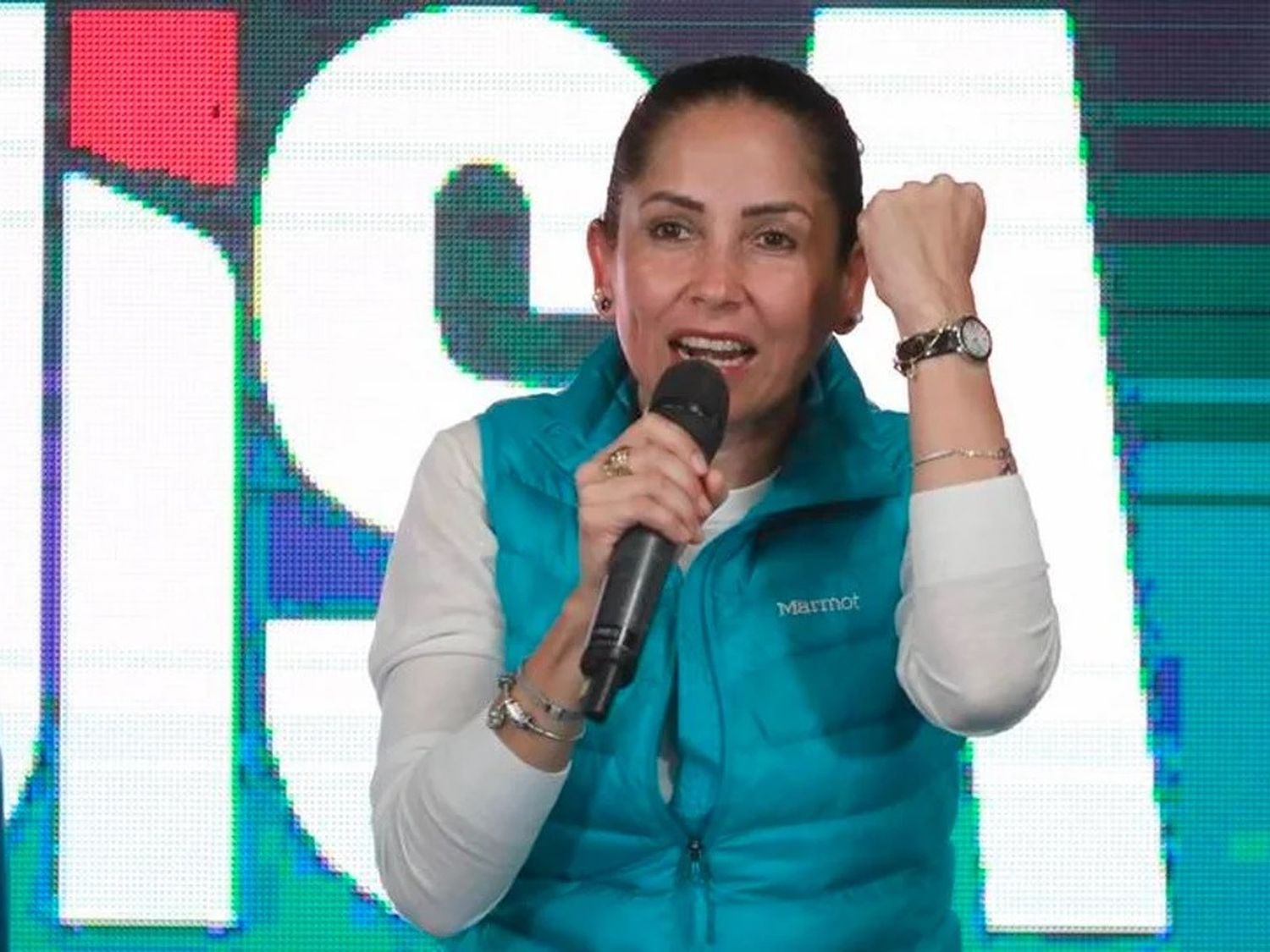 González lidera la intención de voto para el balotaje en Ecuador