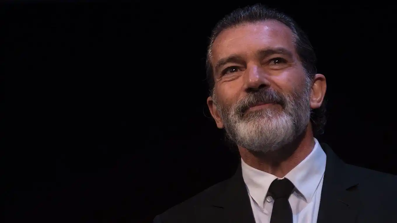 En el día de su cumpleaños Antonio Banderas confirma que tiene Covid-19