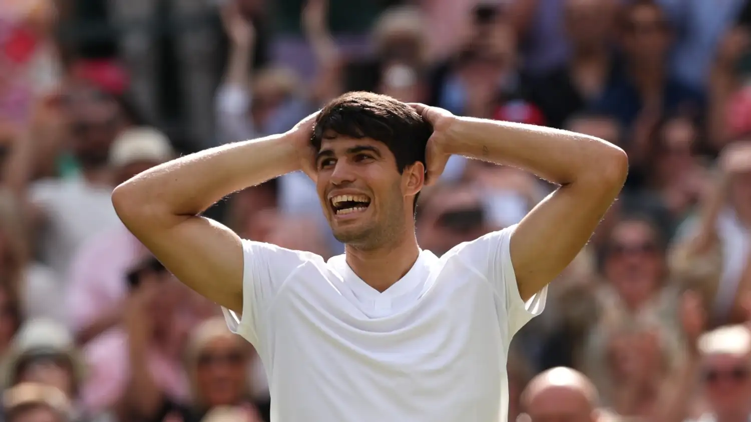 Sonrisa y festejo. De Alcaraz en Wimbledon