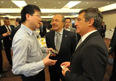 Funcionarios chinos se reunieron con Urribarri por la obra del acueducto 