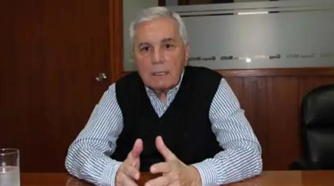 Cansados de esperar: Una empresa afirma un camino con recursos propios