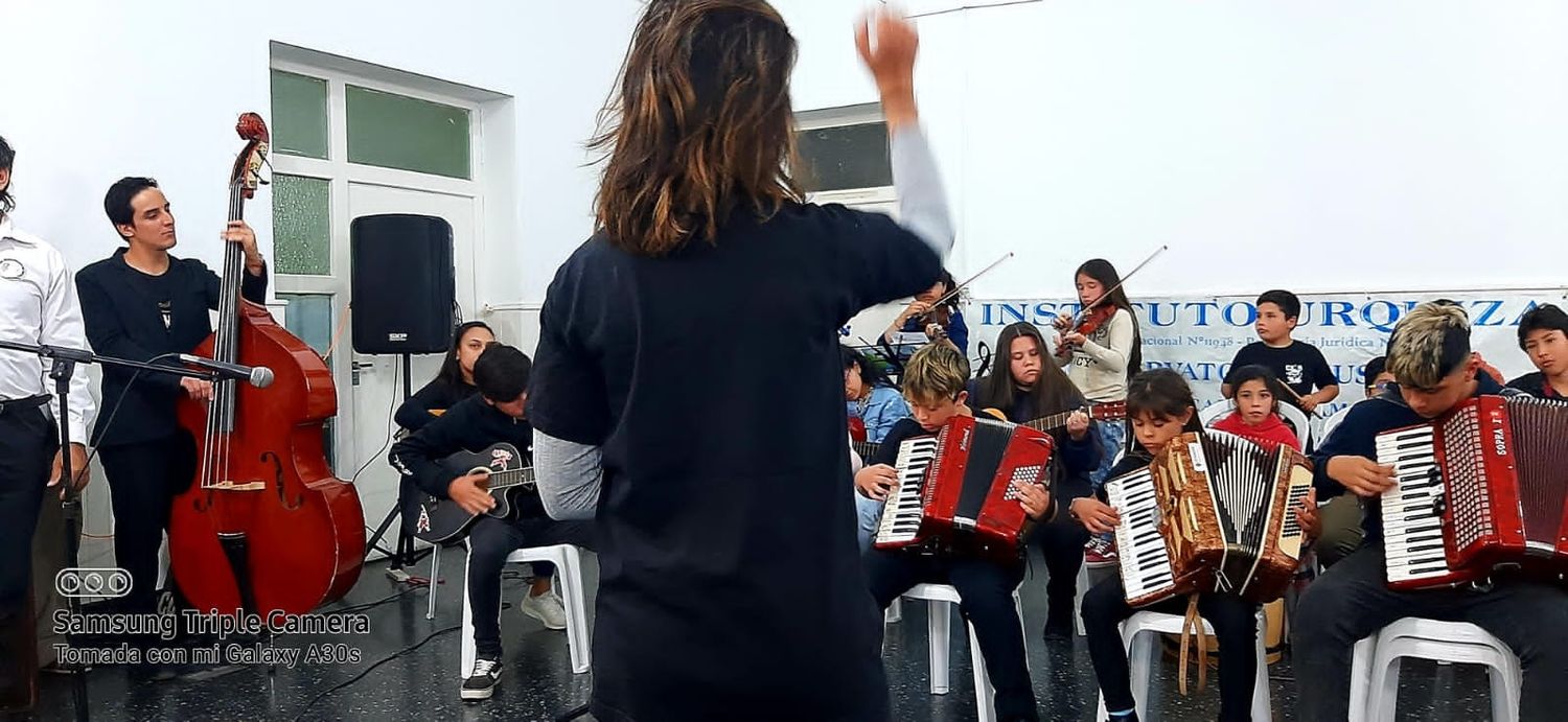 La orquesta juvenil “La Chamarra” anuncia su  próxima actuación en la fiesta de fin de año 