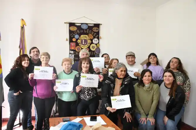 Diez vecinos completaron el Taller de Digitalización para Personas Mayores en Chascomús