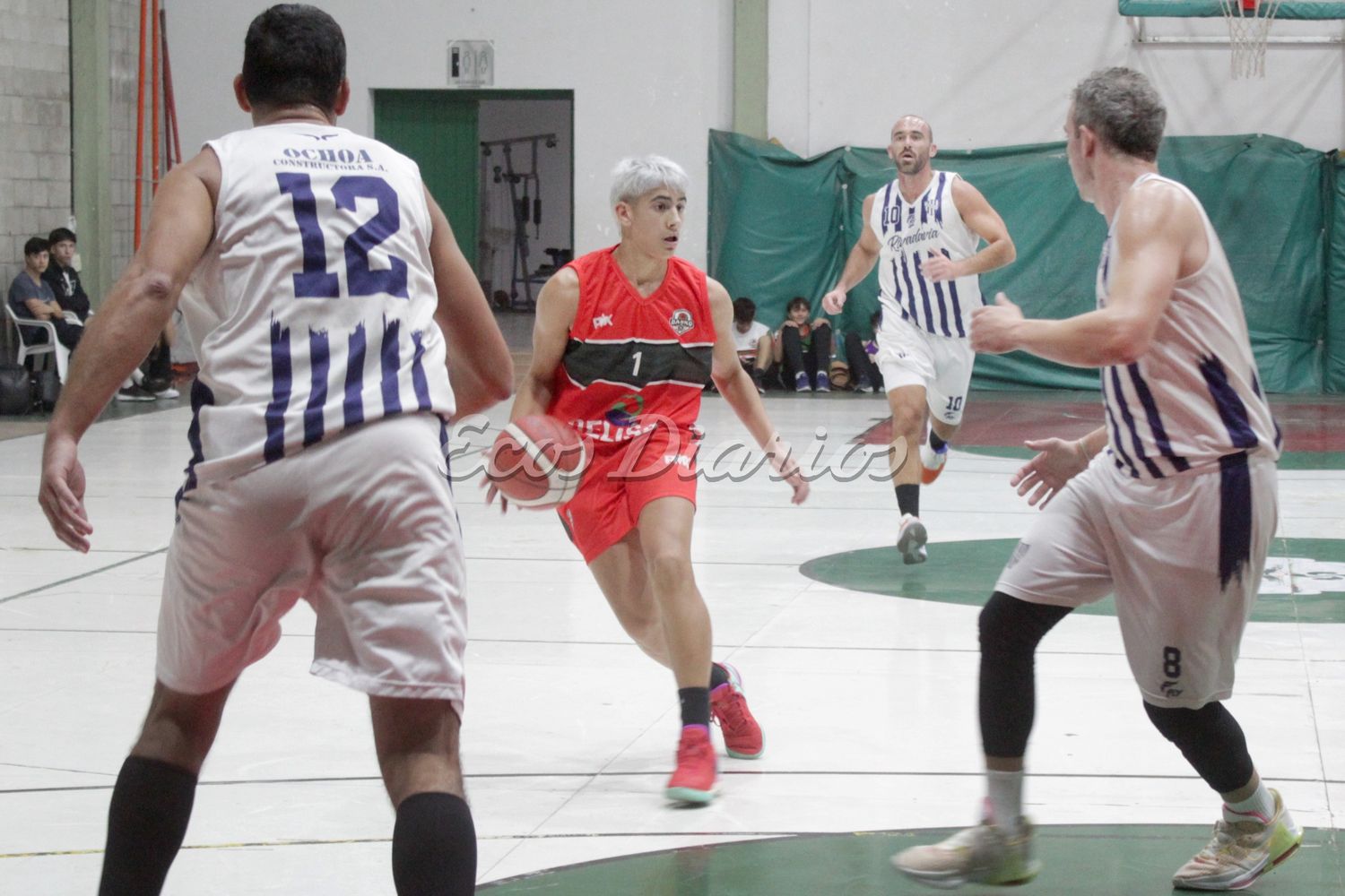 Dominio de balón por parte de Francisco Gómez