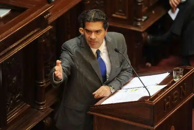 Duros cruces entre la UCR y Capitanich en el Senado