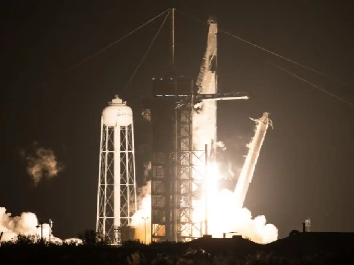 Despegó con éxito una nueva misión espacial tripulada con cohete y cápsula de Space X