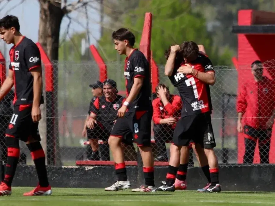 Newell’s goleó 3 a 0 a Central en el clásico de reserva