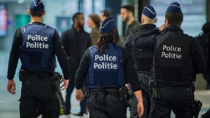 Policía interrumpe una orgía de 25 hombres con un eurodiputado y varios diplomáticos en Bruselas