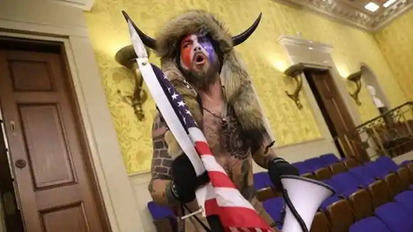 «Pueden recuperar su país»: mensaje a los venezolanos del «MOHICANO» que asaltó el CAPITOLIO