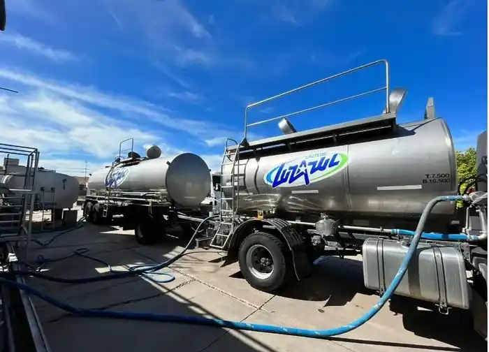 La dueña de una reconocida empresa de Azul reveló chats privados con Javier Milei