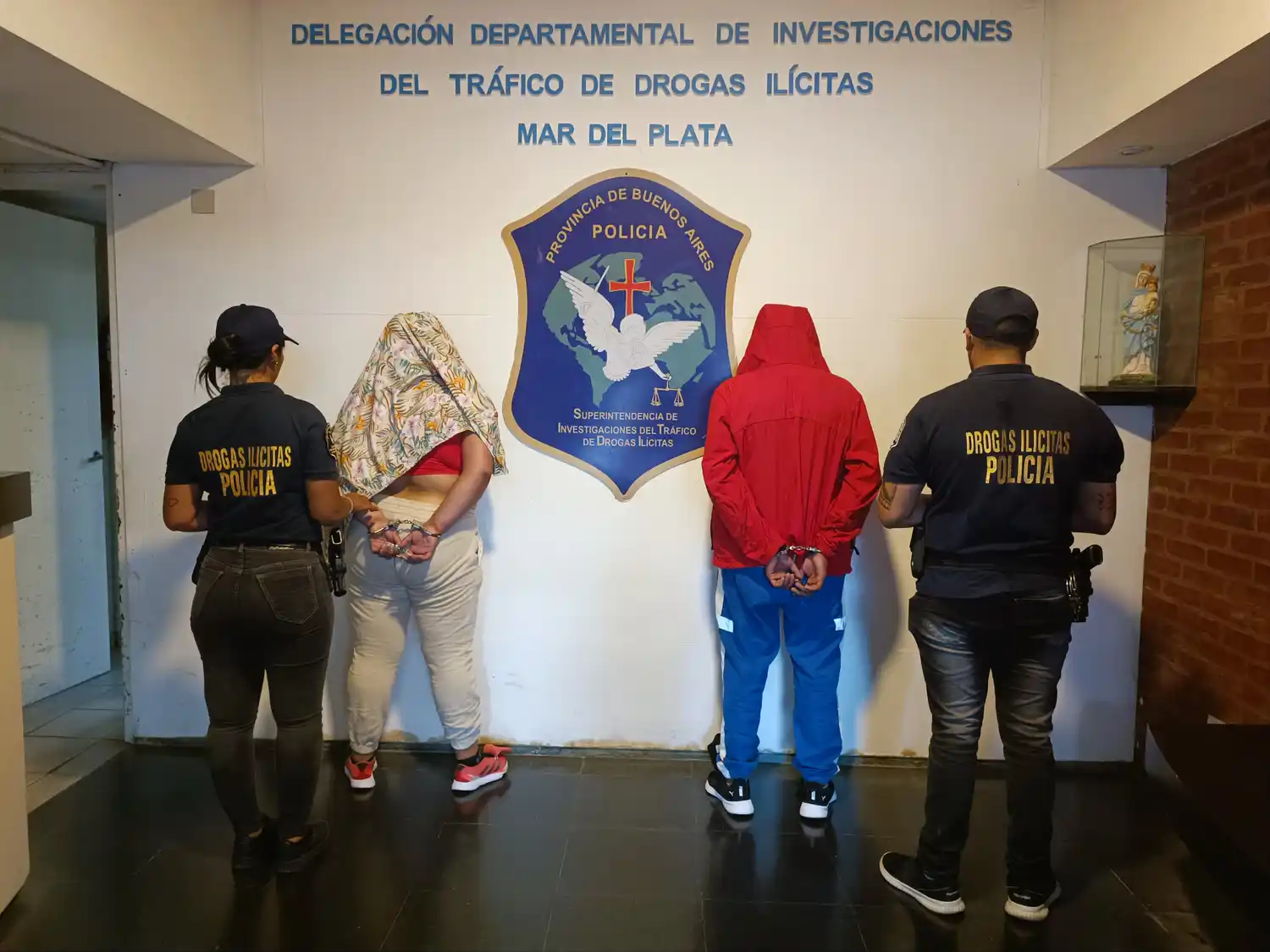 La pareja fue detenida.