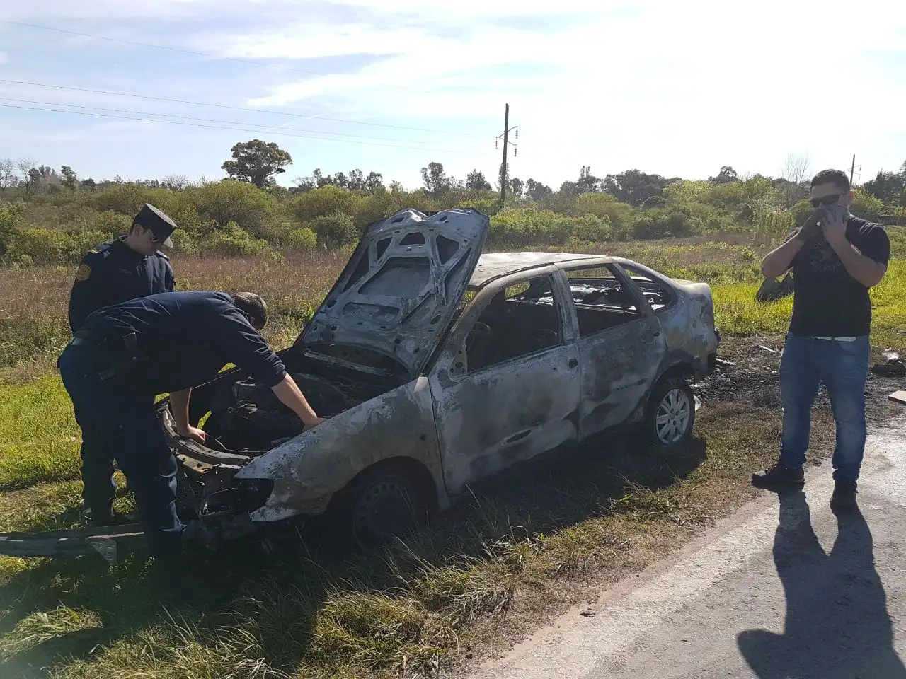 Iba a agradecer a la Virgen de San Nicolás y se le incendió el auto