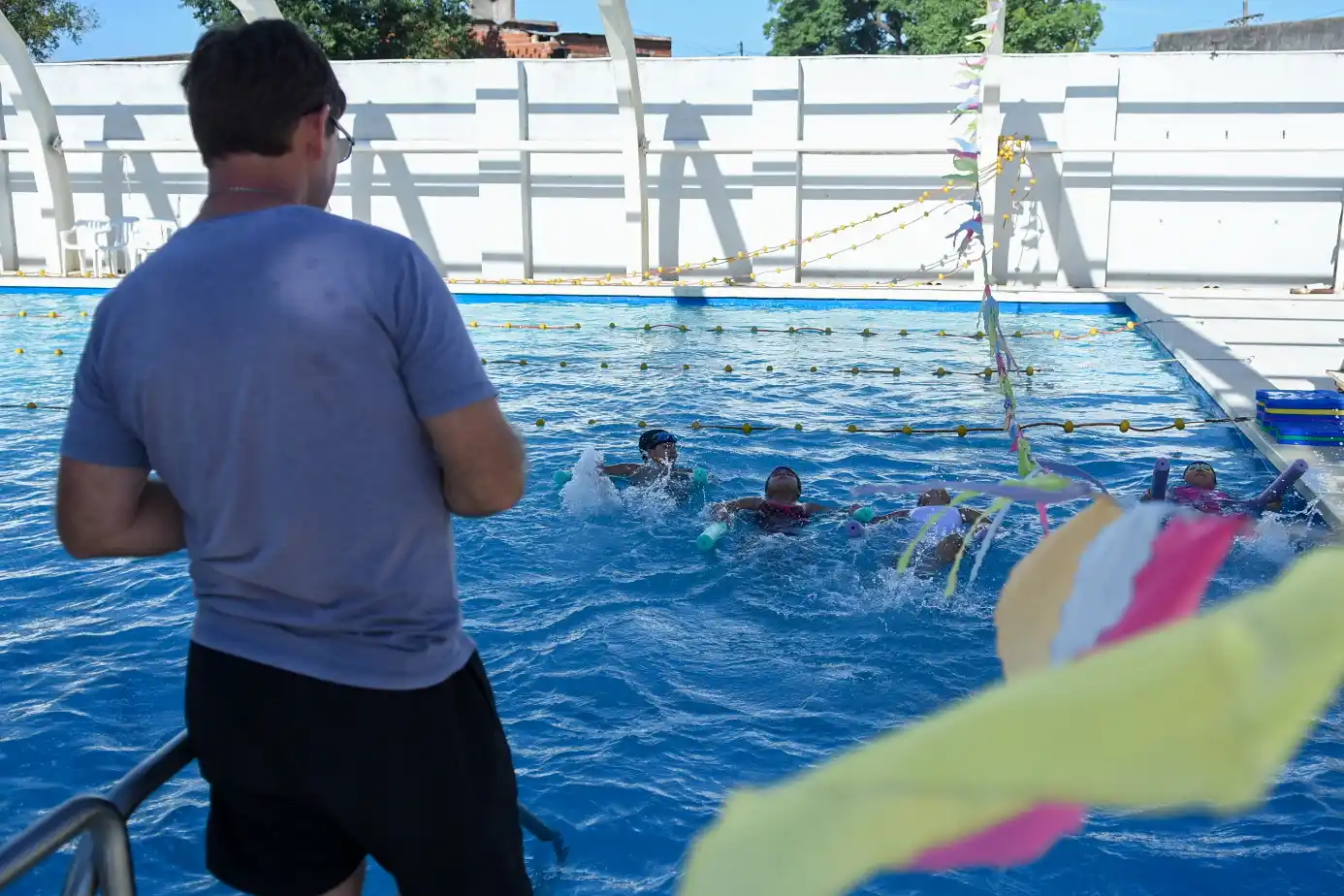 La pileta de La Esquina Encendida inició las actividades de la temporada de verano