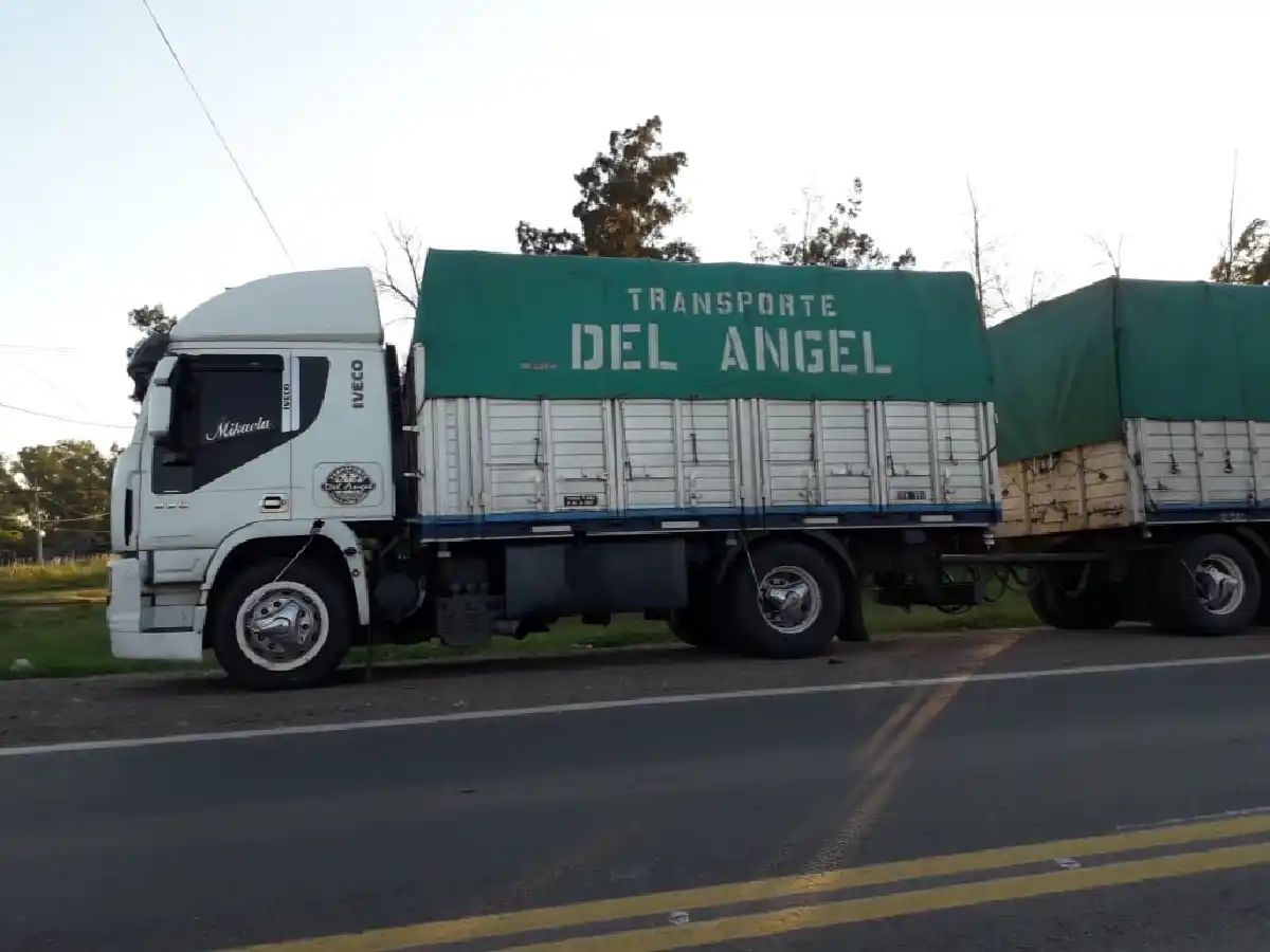 Dijo no tener plata para pagar y embistió con su camión la barrera de peaje