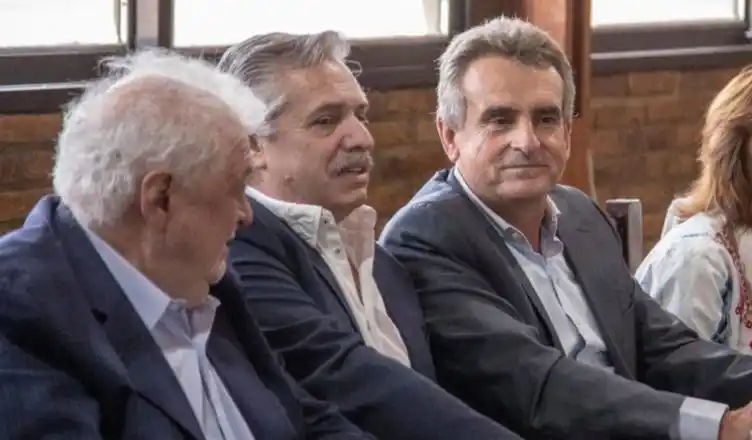 Agustín Rossi: "Alberto Fernández cree que el pico de coronavirus se va a dar durante mediados de mayo"