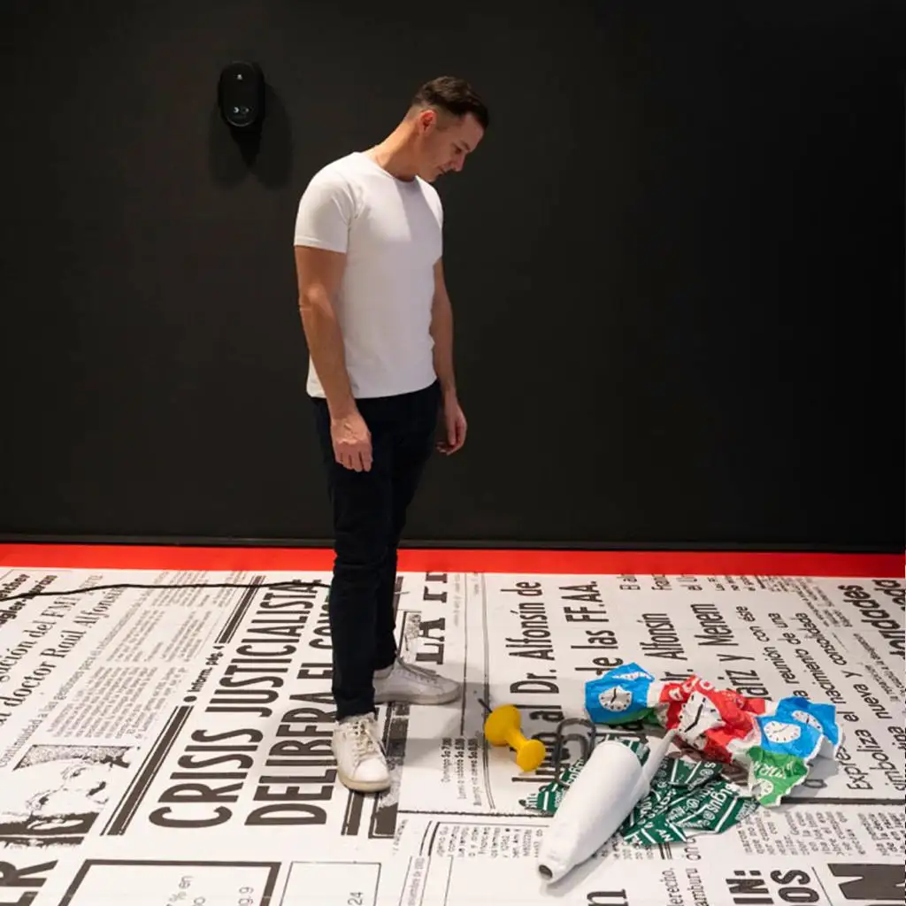 El artista tandilense Cristian Segura, en su exhibición en el CCK.