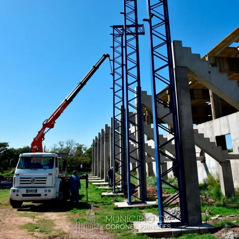 En Pringles avanza la obra del Polideportivo municipal