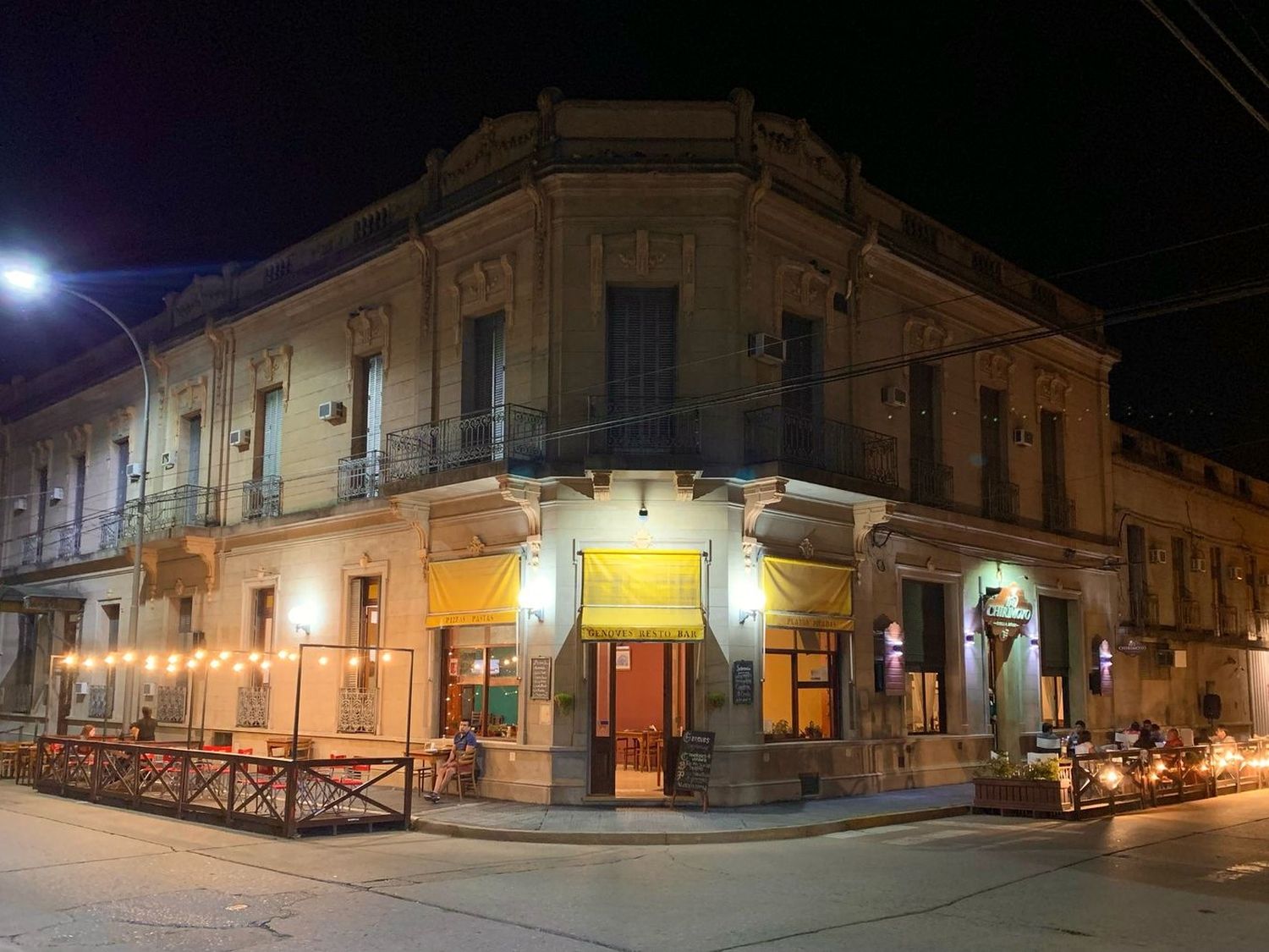 Imponente postal del frente del tradicional hotel de nuestra ciudad.