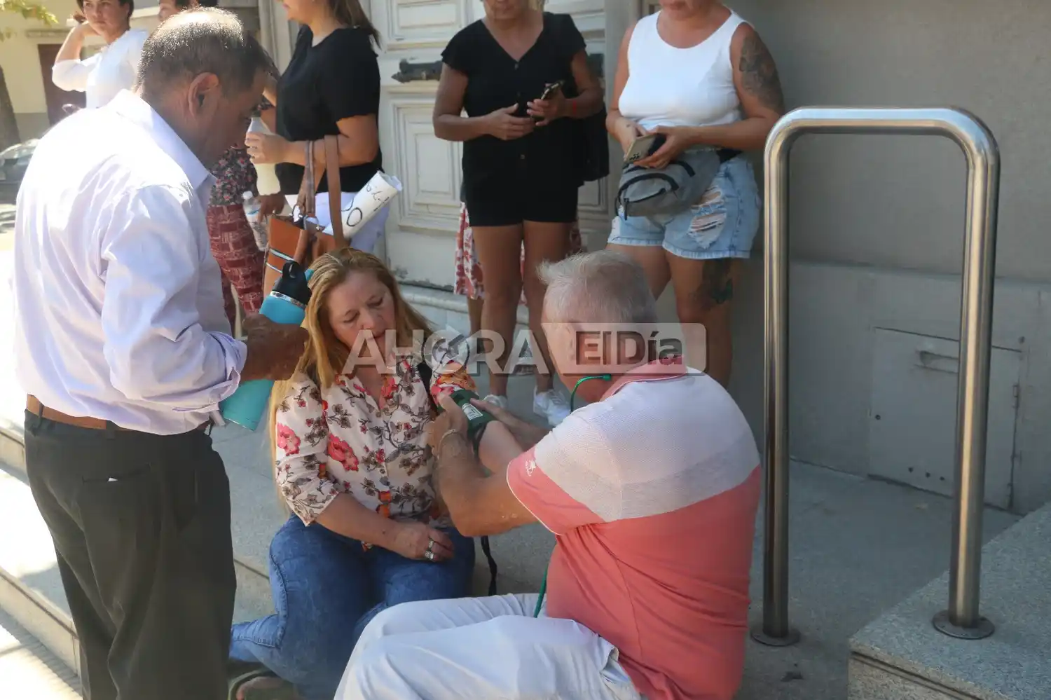 Norma Santos se descompensó y tuvo que ser atendida por personal médico