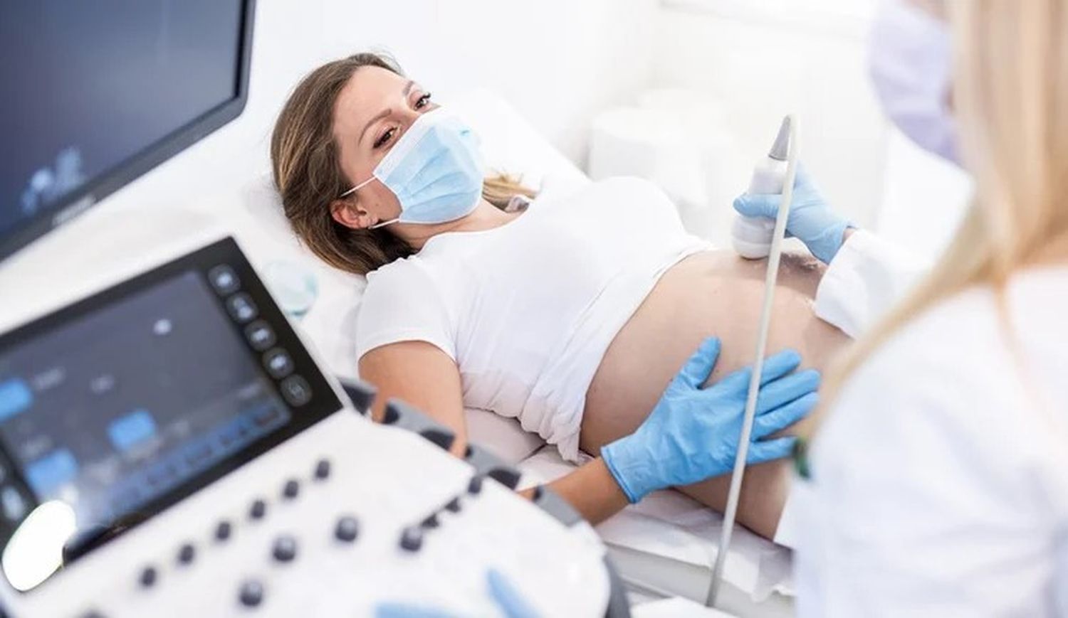 Cuál es el impacto del Covid en los bebés expuestos a la infección en el útero materno