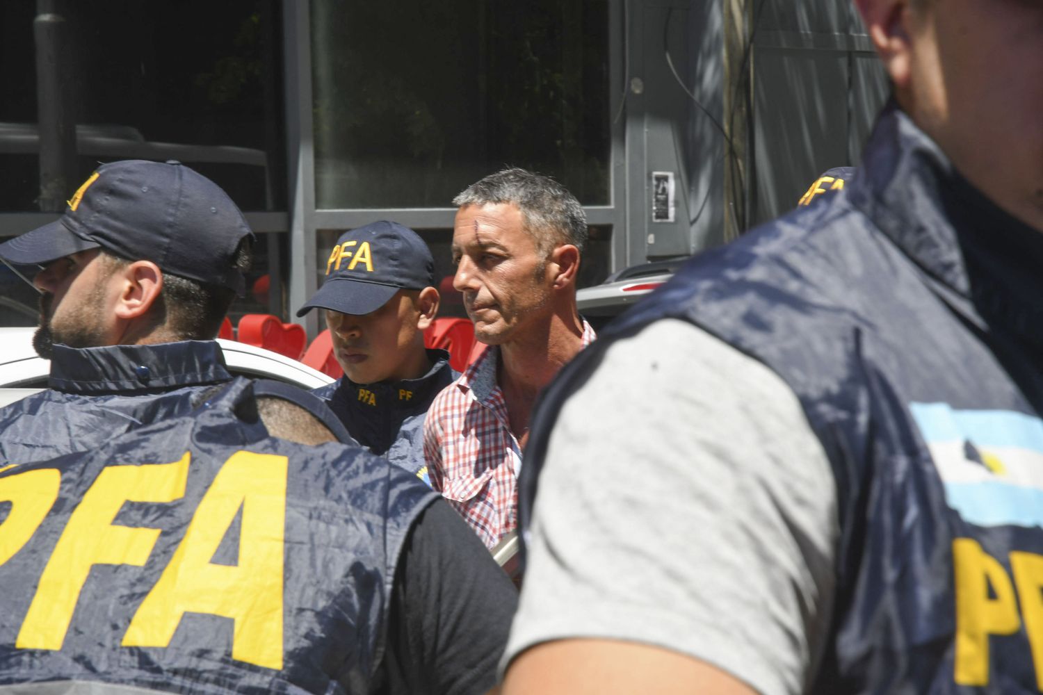 Detuvieron al hombre que le arrojó un botellazo al presidente Milei