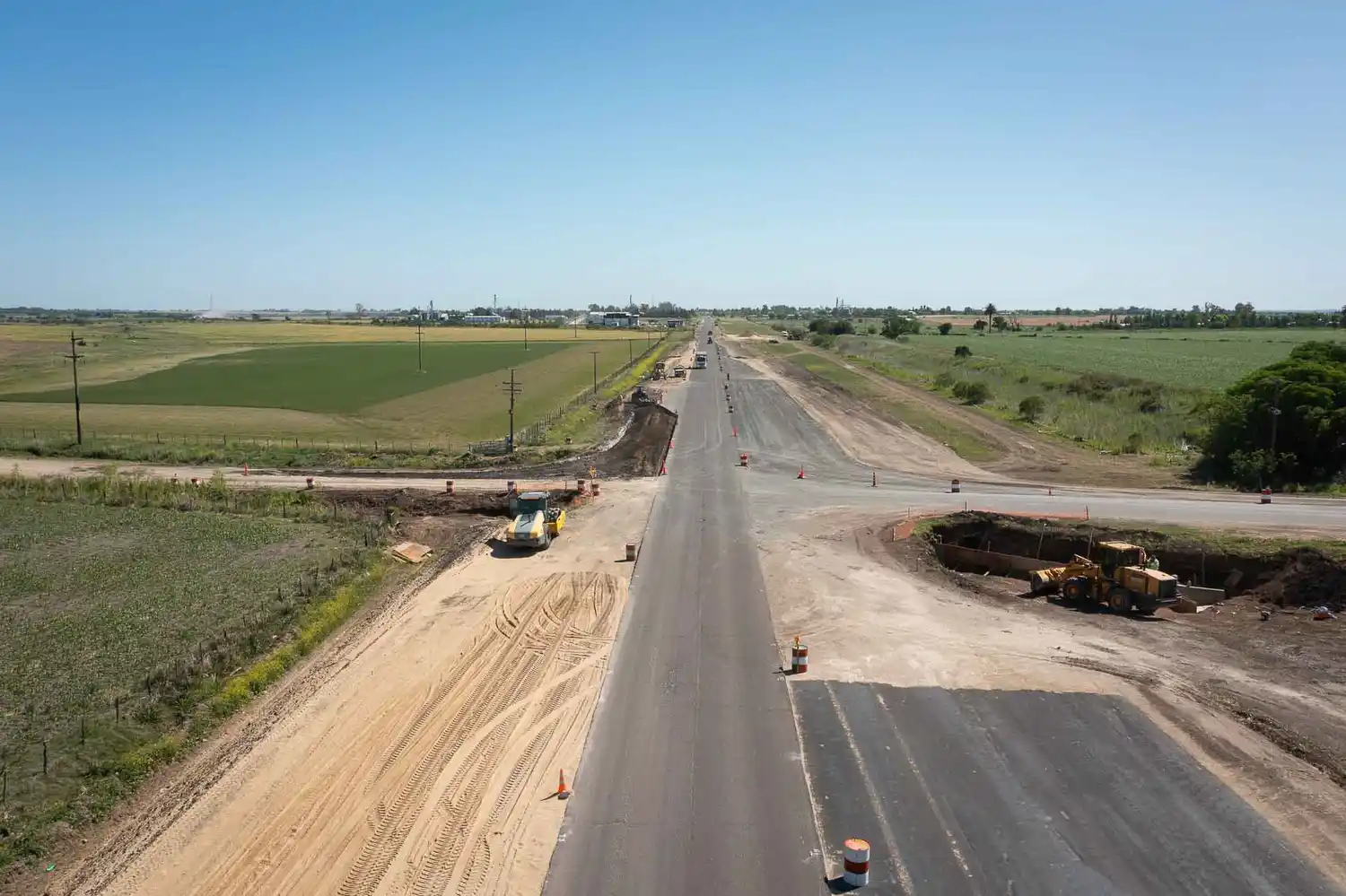 Avanzan las tareas de rehabilitación de la ruta provincial Nº 32 entre Viale y Crespo
