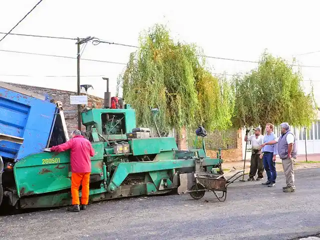 Speranza supervisó trabajos de repavimentación en Chivilcoy