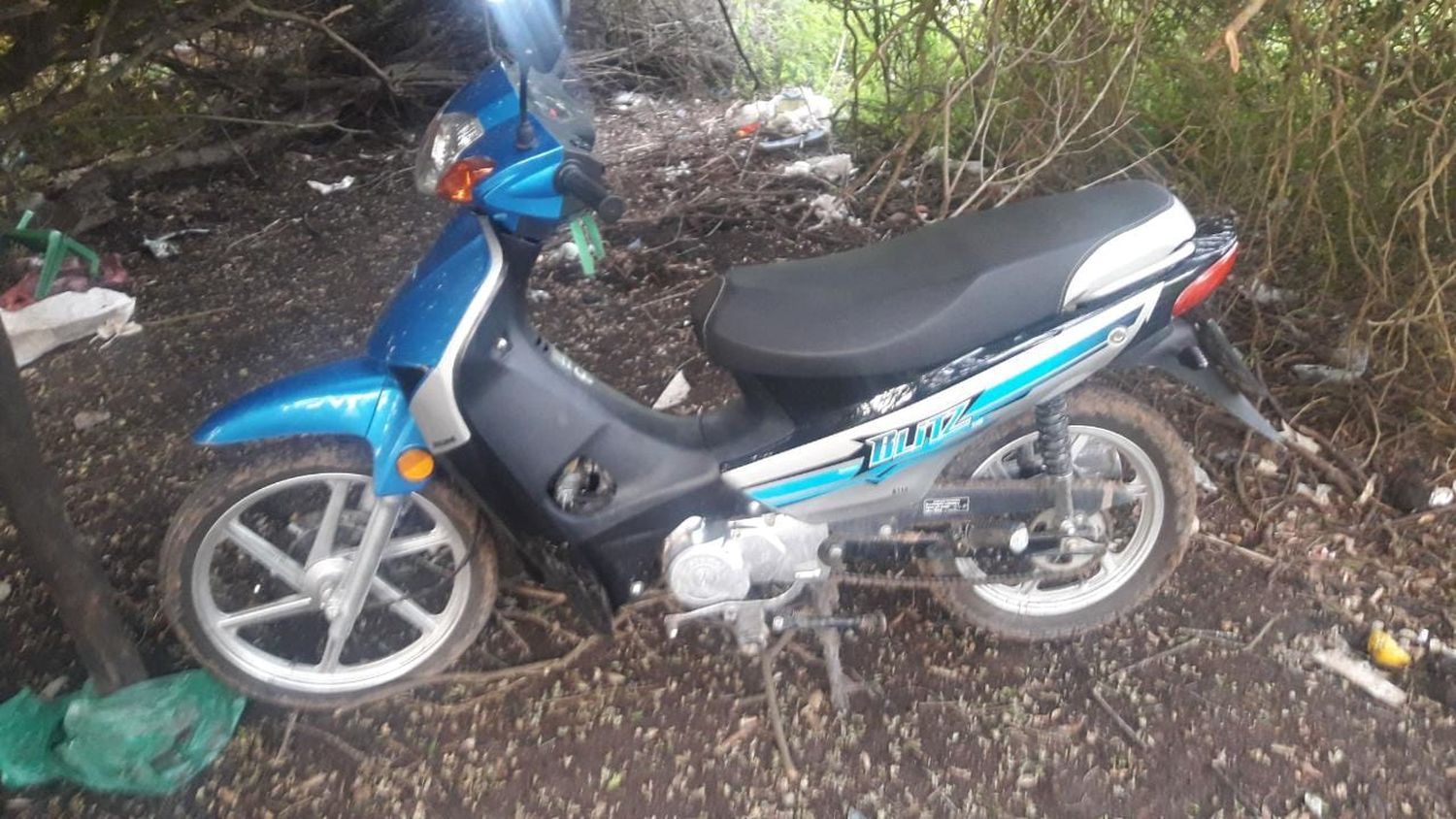 Dejó la moto con las llaves puestas en la Terminal y cuando volvió no estaba