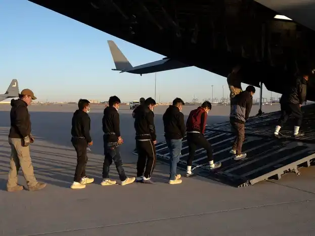 Brasileños, deportados desde Estados Unidos.