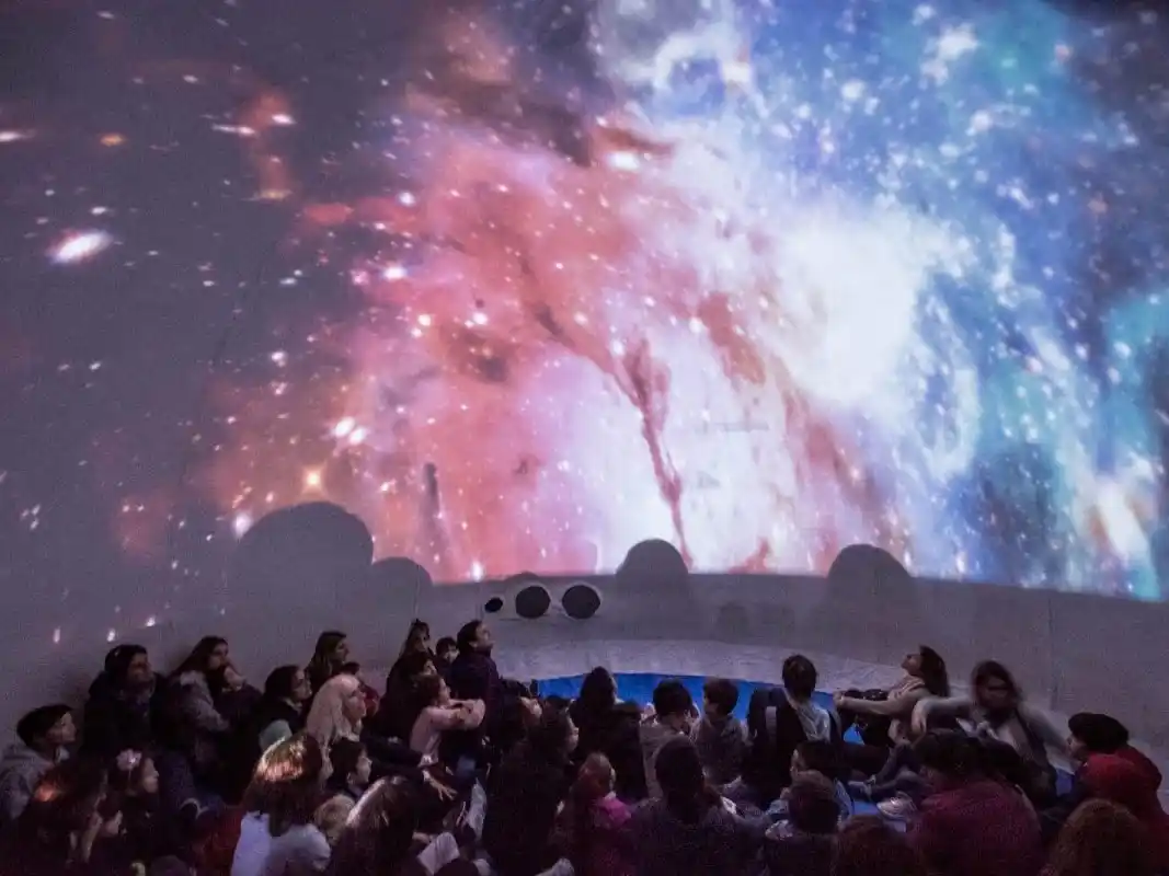 Con entrada libre y gratuita, se realizará una jornada del Planetario Móvil en el Polideportivo Norte