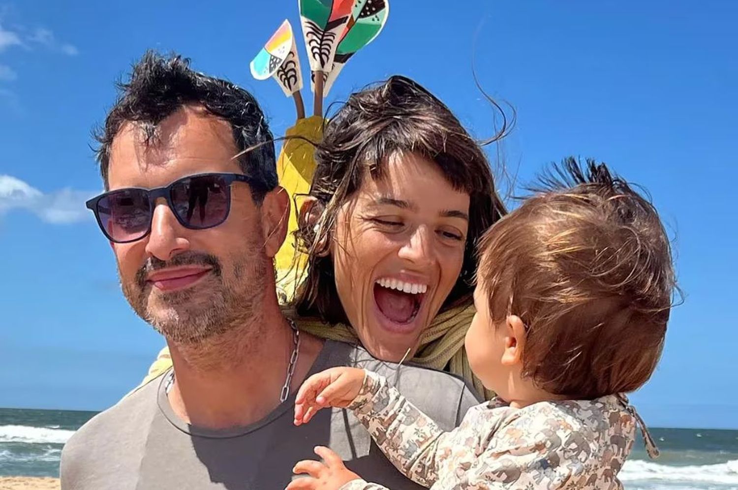 Calu Rivero junto a Aito De la Rúa y su hijo Tao